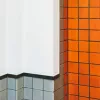Ambientebild geflieste Wände an Treppengeländer - verarbeitet mit Flexkleber von SAKRET