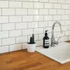 Ambientebild geflieste Küchenwand - verarbeitet mit Dispersionskleber von SAKRET