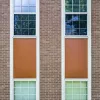 Ambientebild Sichtmauerwerk zwischen Fenstern - verarbeitet mit Fugenmörtel von SAKRET