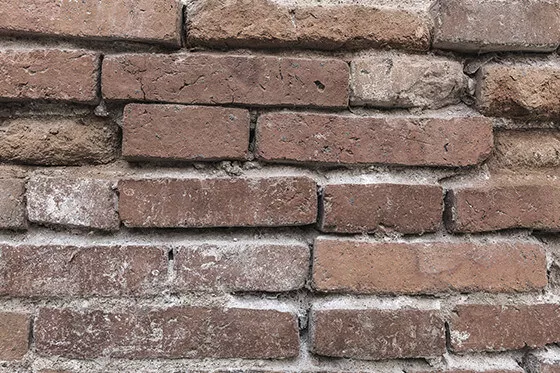 Abbildung einer Natursteinmauer aus Porphyr