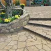 Ambientebild Treppe und Mauer aus Naturstein - verarbeitet mit Gartenmauermörtel mit Trass von SAKRET