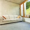 Ambientebild Estrichboden im Wohnzimmer - verarbeitet mit Beton-Estrich von SAKRET
